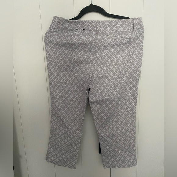 NWOT capri pants - Picture 3 of 4